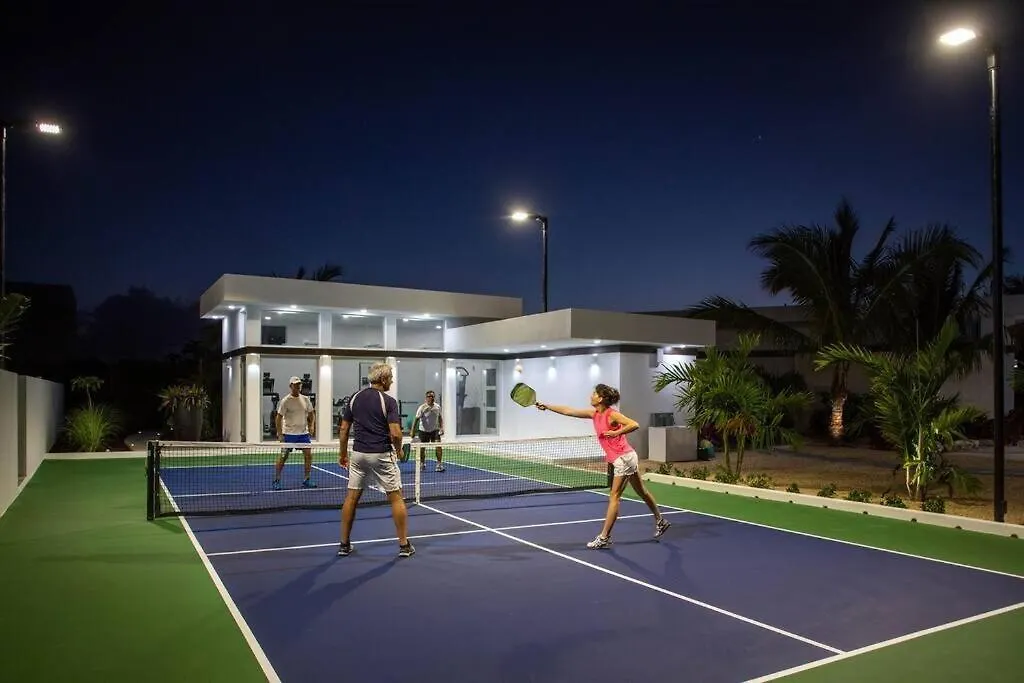 Oceanside 3 Bedroom Luxury Villa With Private Pool, 500Ft From Long Bay Beach -V2 Turks- und Caicosinseln