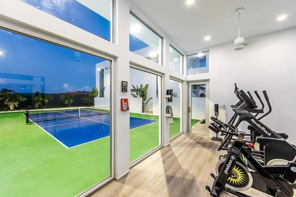 Oceanside 3 Bedroom Luxury Villa With Private Pool, 500Ft From Long Bay Beach -V2 0*,  Turks- und Caicosinseln