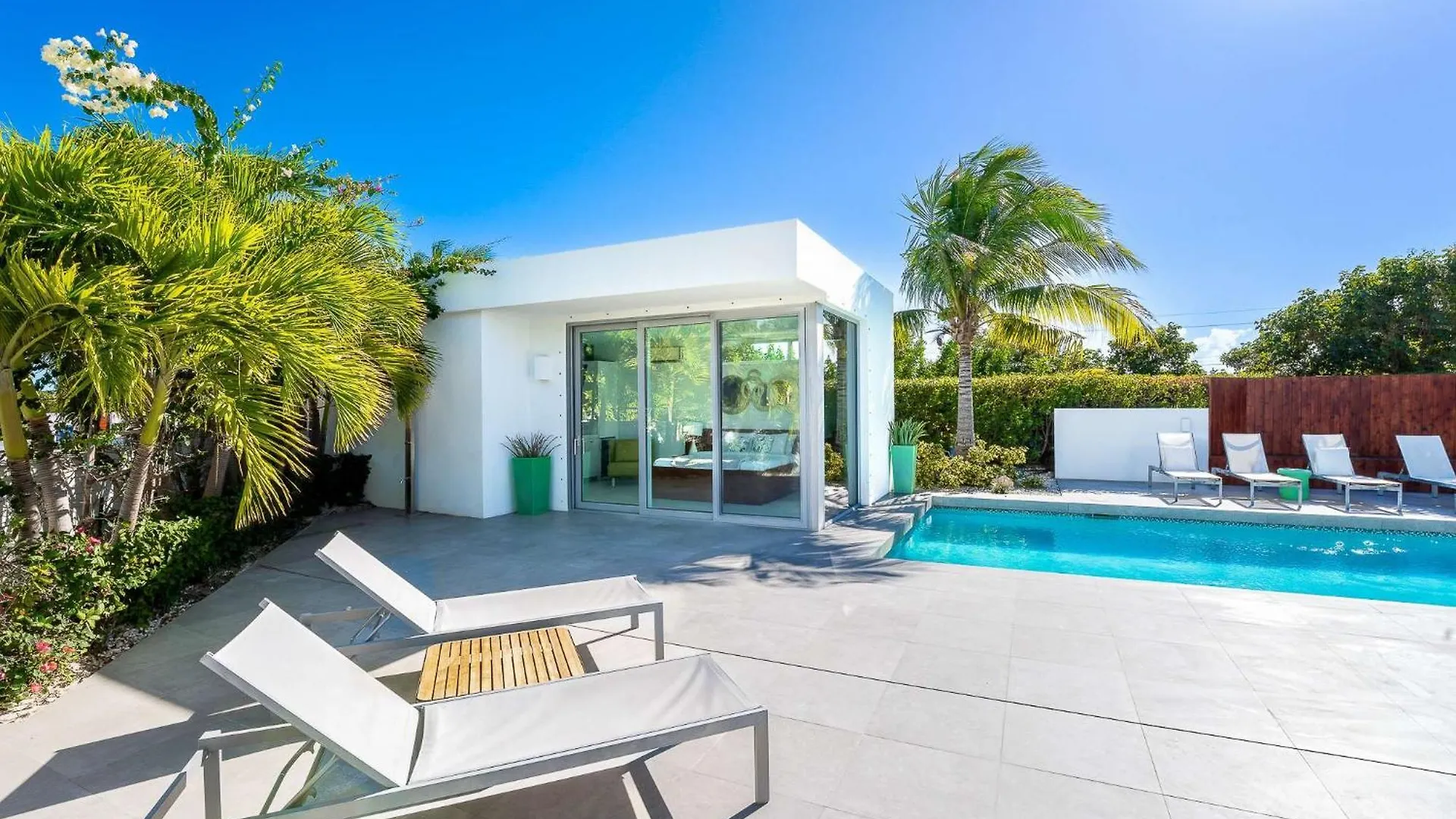 Oceanside 3 Bedroom Luxury Villa With Private Pool, 500Ft From Long Bay Beach -V2