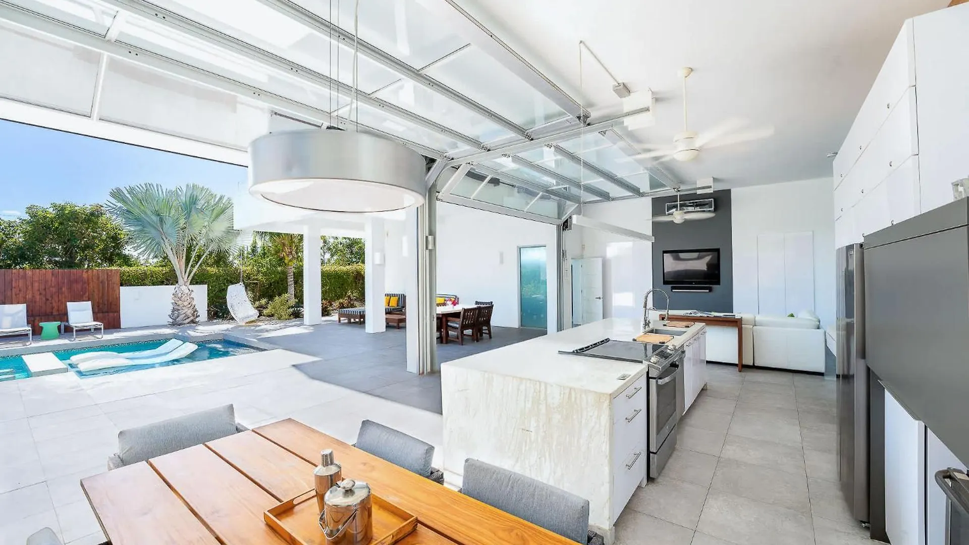 Oceanside 3 Bedroom Luxury Villa With Private Pool, 500Ft From Long Bay Beach -V2 0*,  Turks- und Caicosinseln