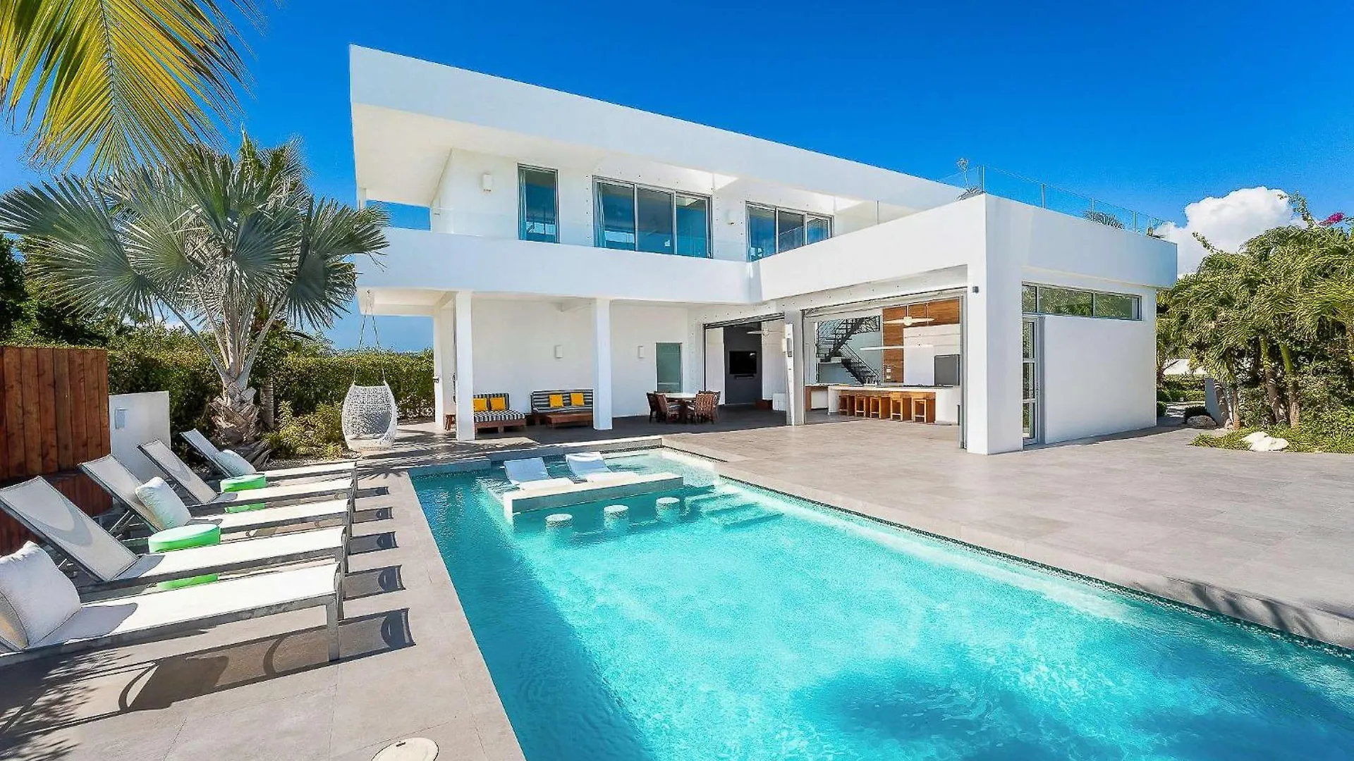 Oceanside 3 Bedroom Luxury Villa With Private Pool, 500Ft From Long Bay Beach -V2